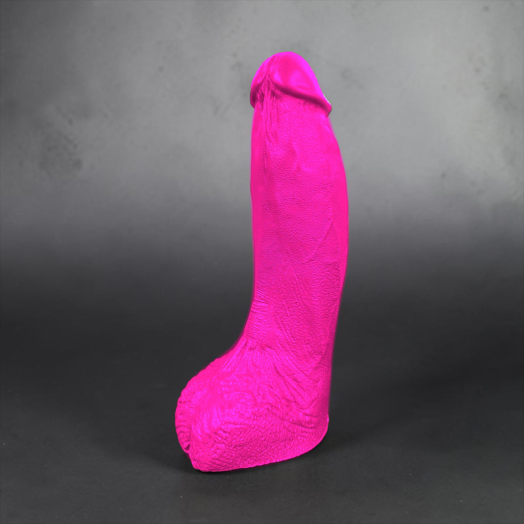 Gode Big Black Cock en silicone couleur personnalisée rose fuchsia, vue de profil