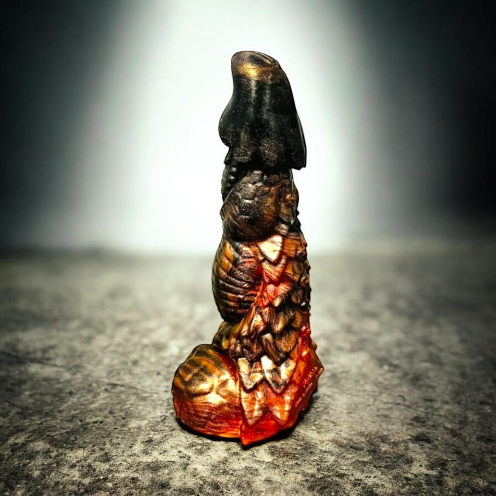 Gode Dragon en silicone rouge, noir et or – You & Me FrenchToys