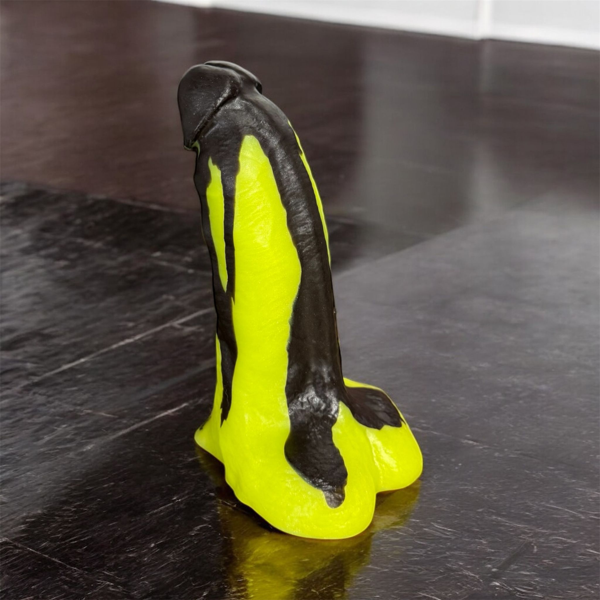 Gode Drômois en silicone bi-ton jaune fluo et noir – You & Me FrenchToys
