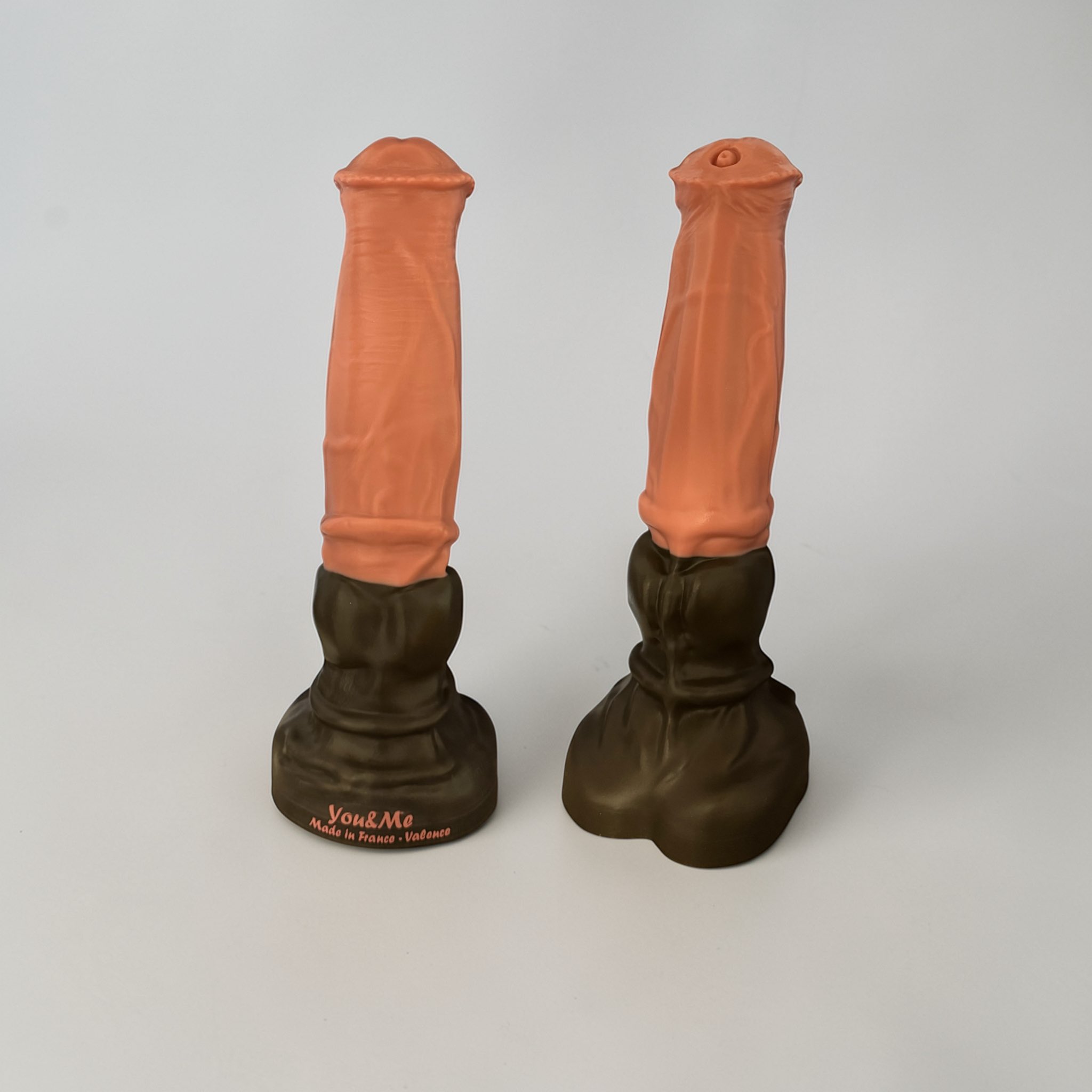 Gode EqusLupus en silicone bi-ton couleur peau et noir – You & Me FrenchToys