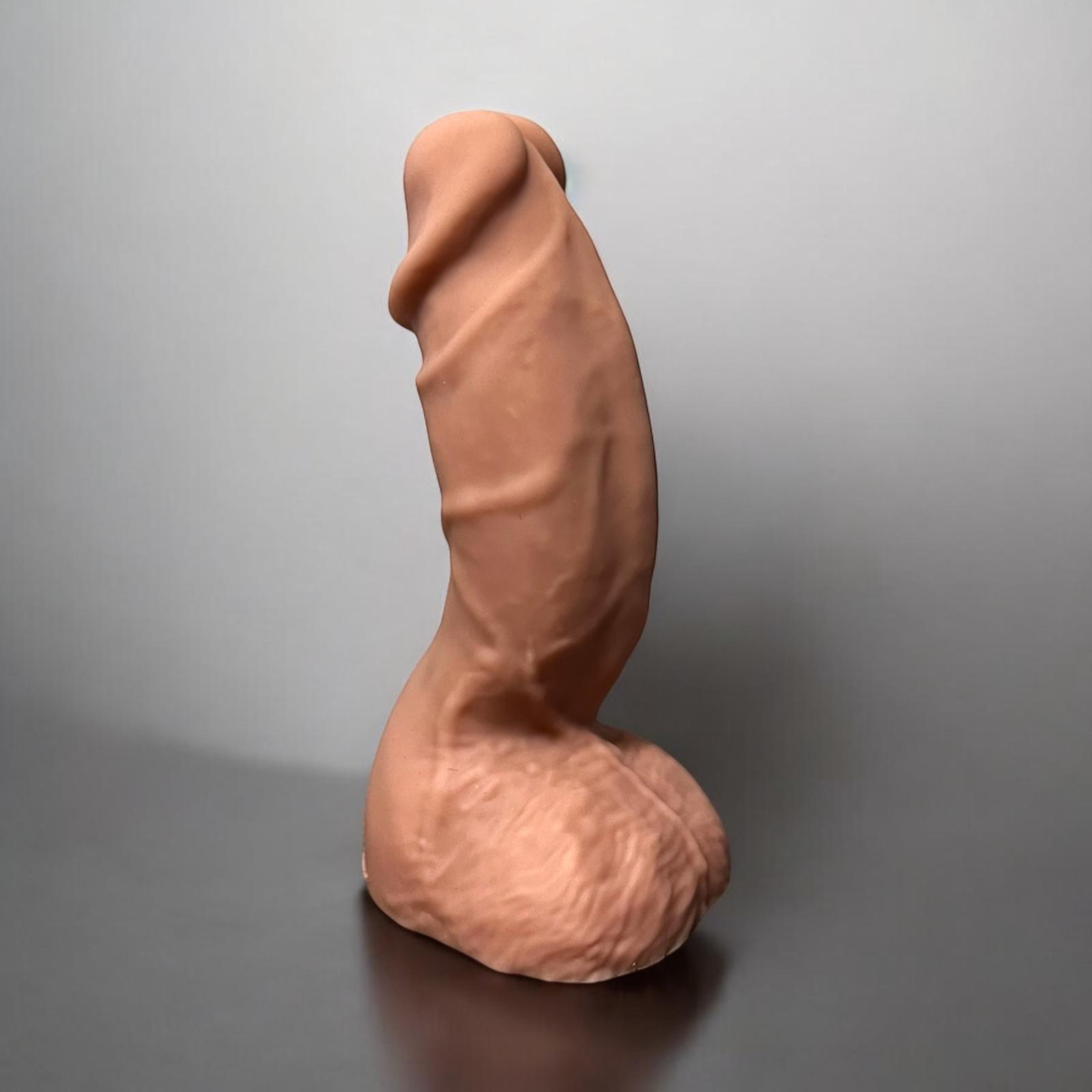 Gode GregChou en silicone couleur peau hâlée – You & Me FrenchToys