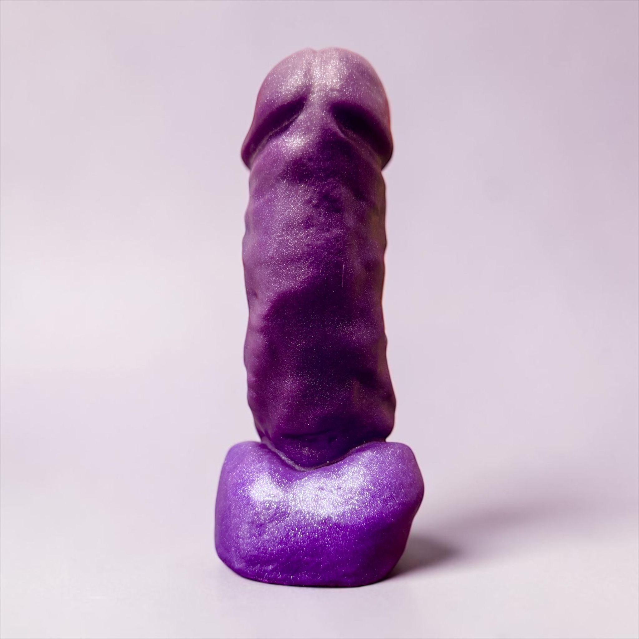 Gode Ogre des Marais en silicone violet métallisé, vue de face – You & Me FrenchToys