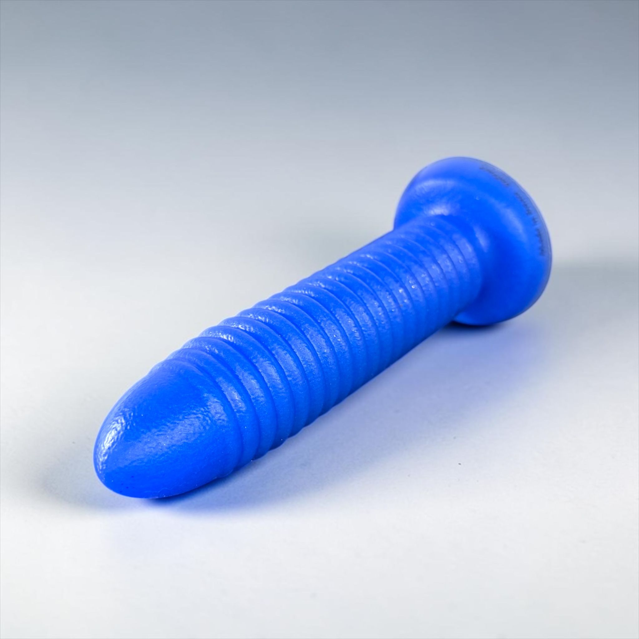 Gode StarXDaddy en silicone bleu, posé à plat – You & Me FrenchToys