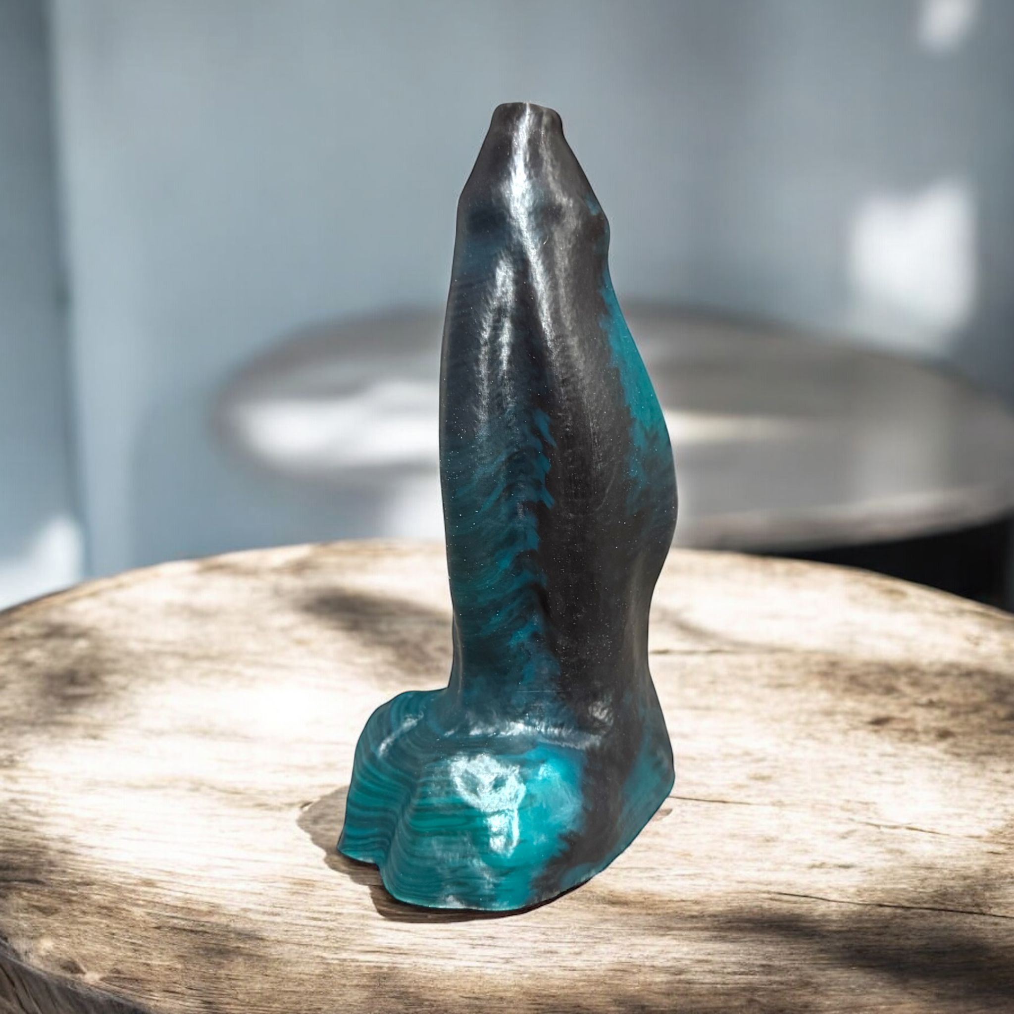 Gode Titan en silicone bleu canard métallisé, vue de face – You & Me FrenchToys