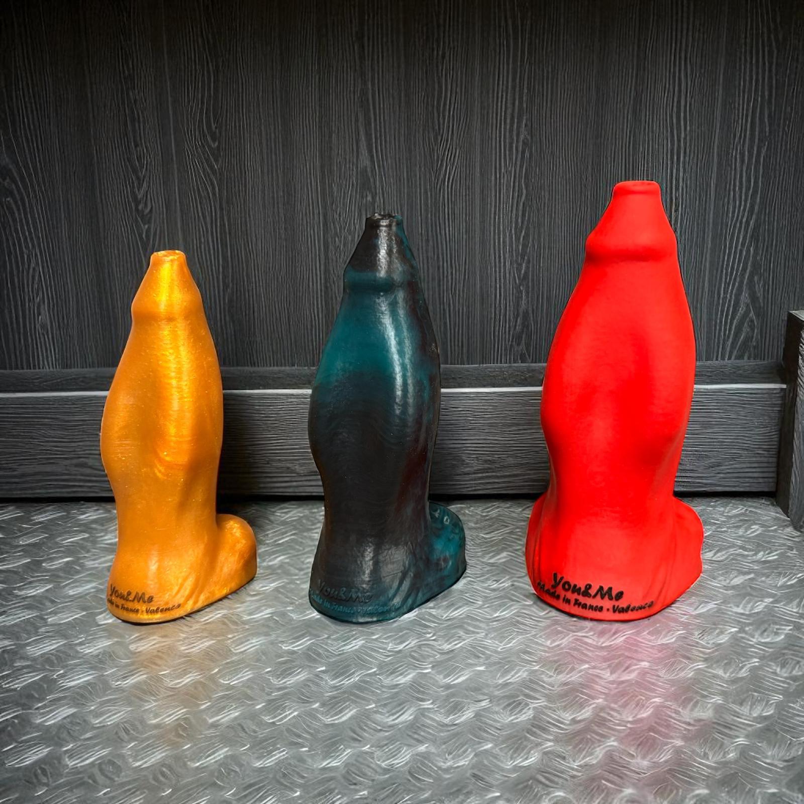 Gode Titan en silicone or, bleu canard et rouge, trois coloris – You & Me FrenchToys