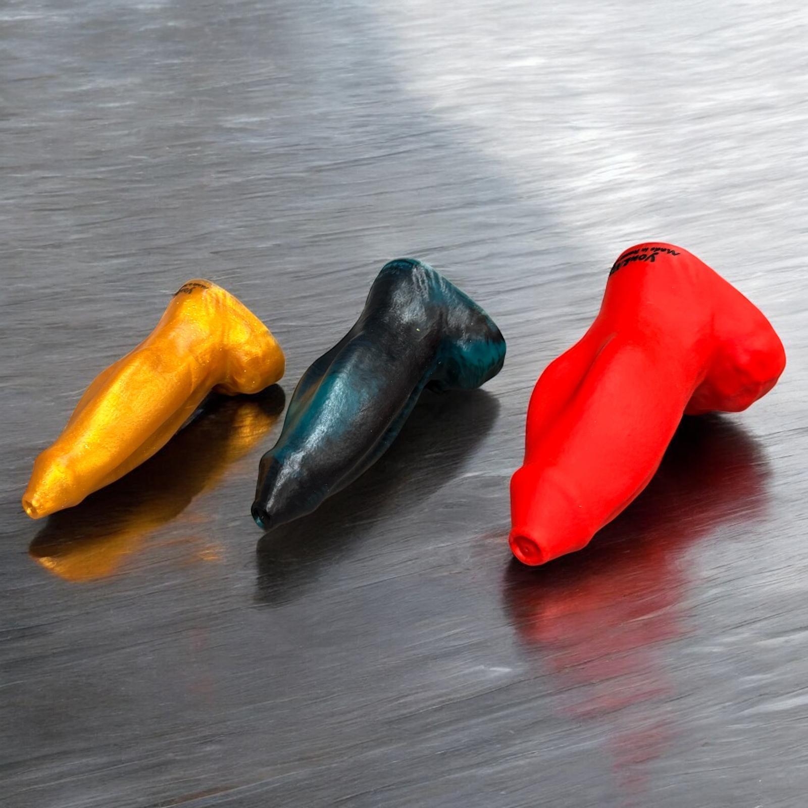 Gode Titan en silicone or, bleu canard et rouge, trois coloris – You & Me FrenchToys